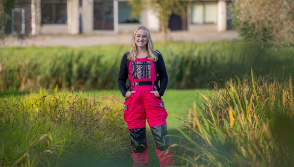 Tunkede looja ja töötubade korraldaja Angela Korela (pildil) sõnul ei ole Tuksed mitte ainult mugavad ja praktilised tööriided, vaid vajaduse korral ägedad ja silmapaistvad vaba aja või esinemise riided ning nende loomise idee tekkis päriselulisest vajadusest. Foto: Aigar Nagel